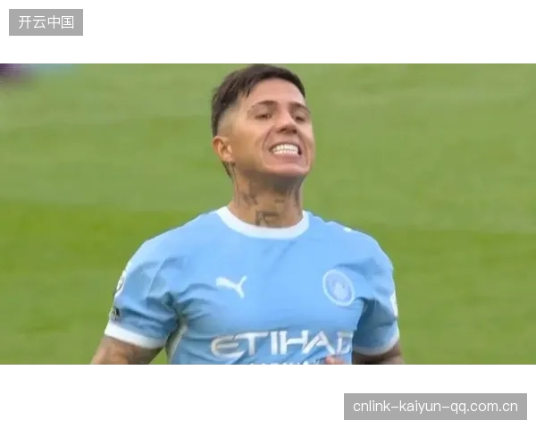曼联利用边线深度渗透，拉什福德反复撕开通道